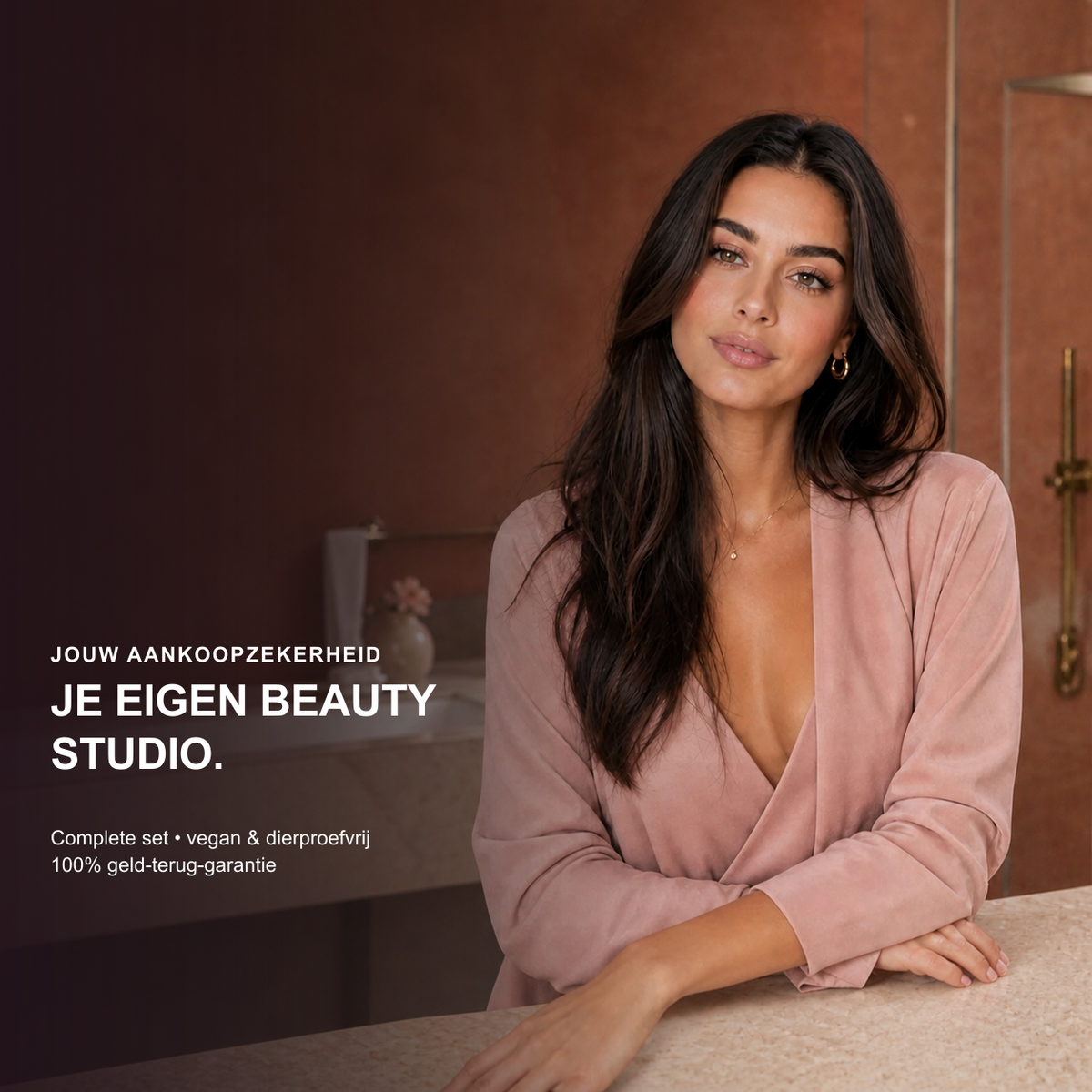 Model met de 2in1 Lash & Brow Box